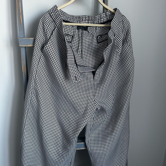 Never been worn but missing button wide leg pants. - Picture 3 of 4